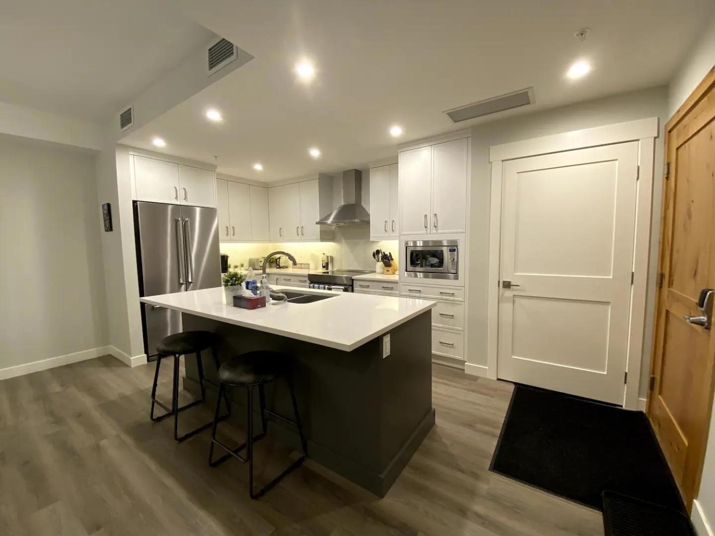 Luxury Unit In The Heart Of Canmore Zewnętrze zdjęcie